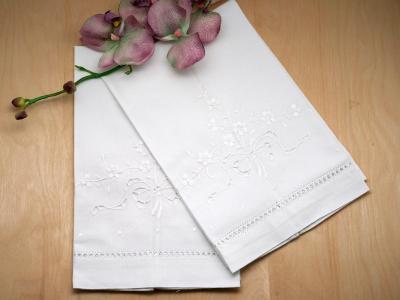 Set of 4 Linen Guest Towels with Bouquet of Flowers